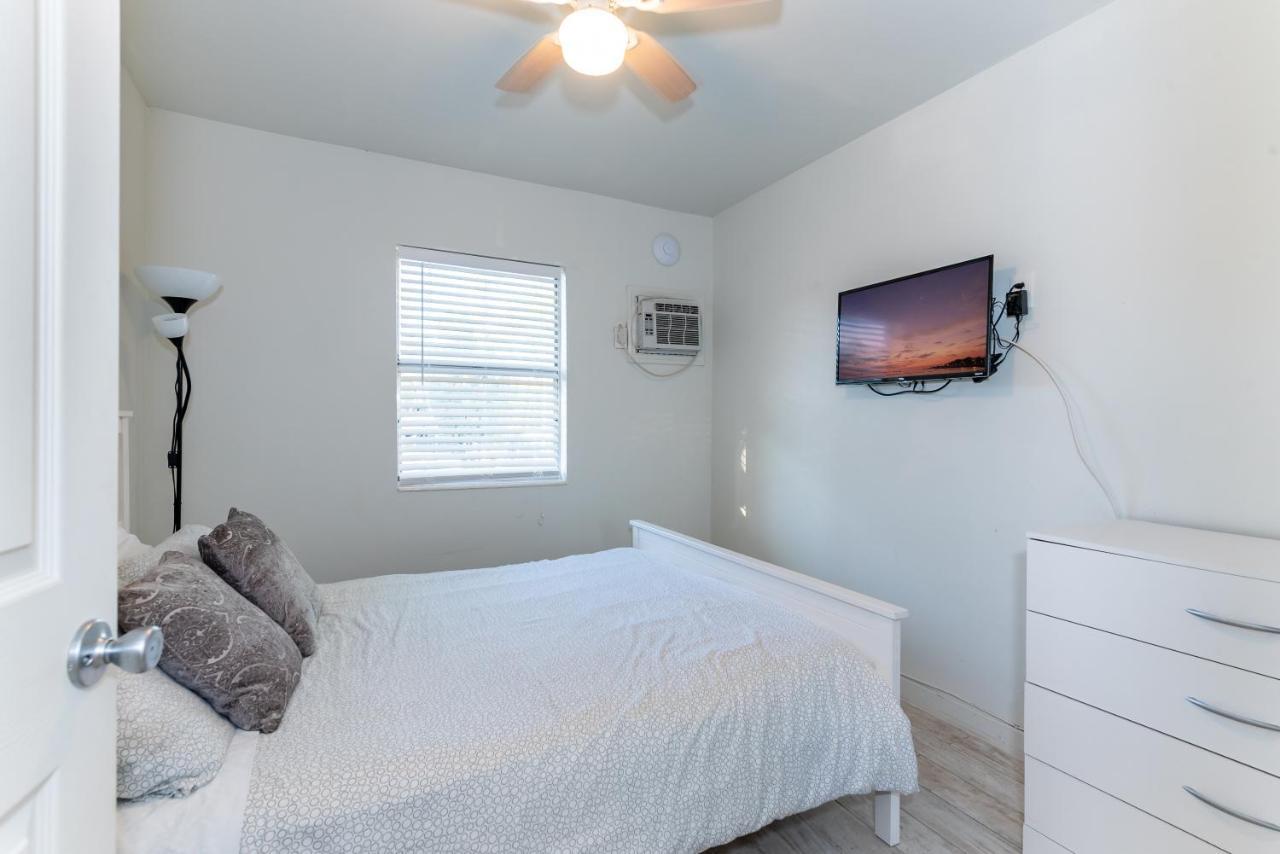 Modern Riverview Apartments Форт Лодърдейл Екстериор снимка